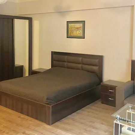 Solo Lucky Apartment Tbilisi Luaran gambar